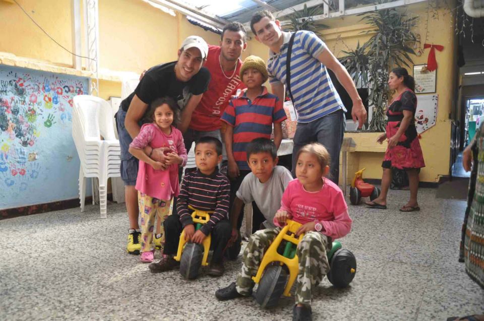 Jaime Penedo Vides entregan donativo