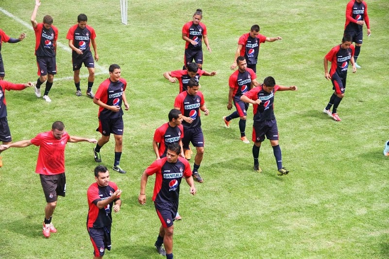 Municipal entrenando en el Trebol