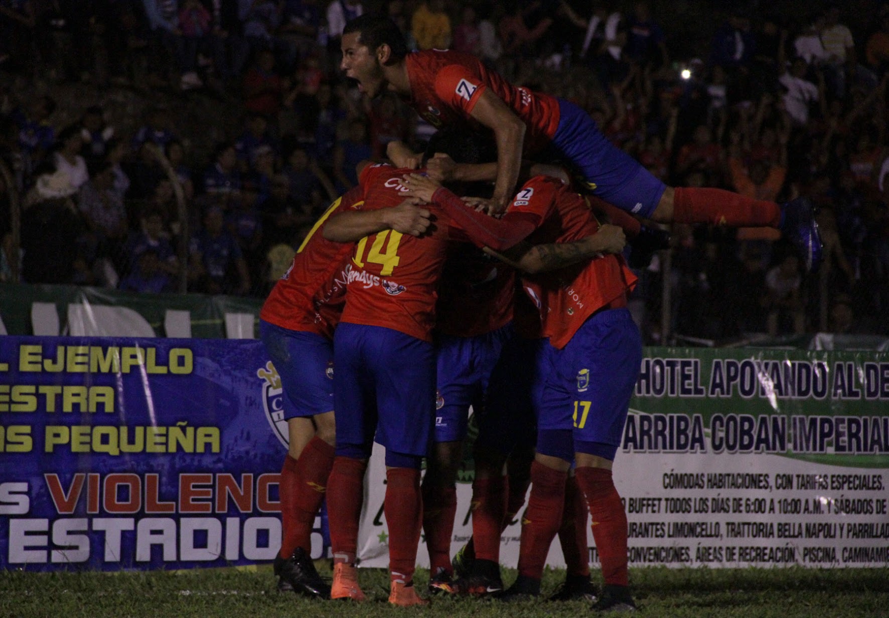 Municipal vence a Coban Imperial