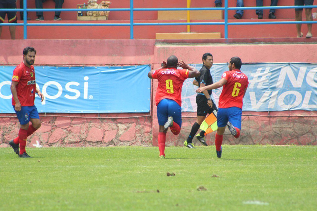 Darwin Oliva, Carlos Ruiz y Cristian Jimenez