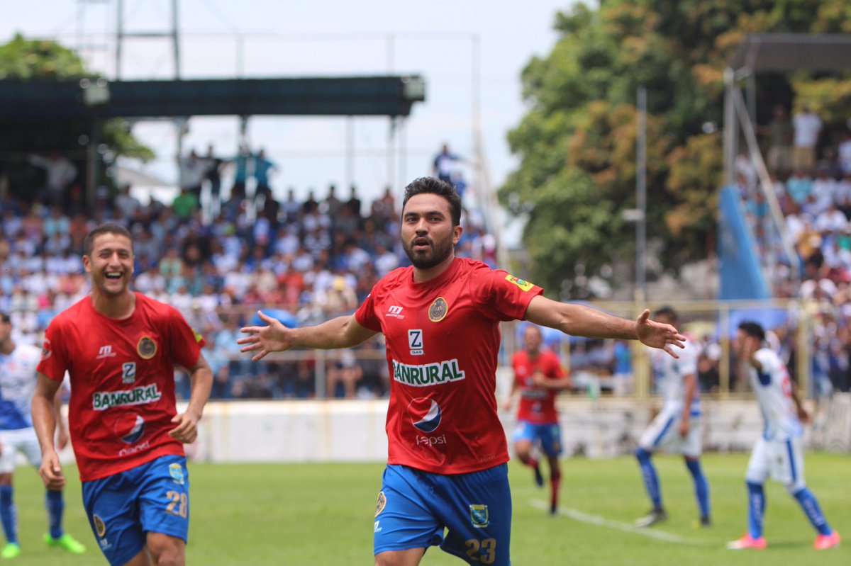 Kamiani celebrando en el Carlos Salazar, ante Suchitepequez