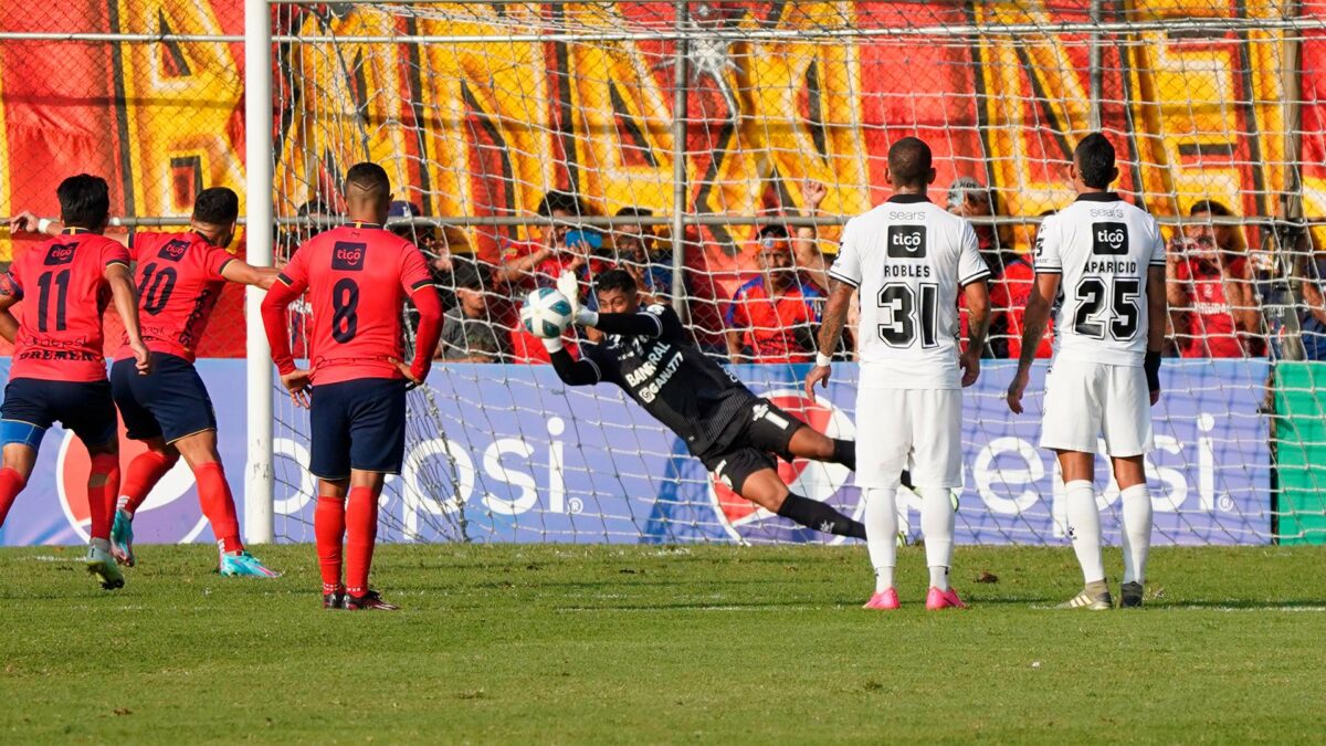 Matias Rotondi falla penal