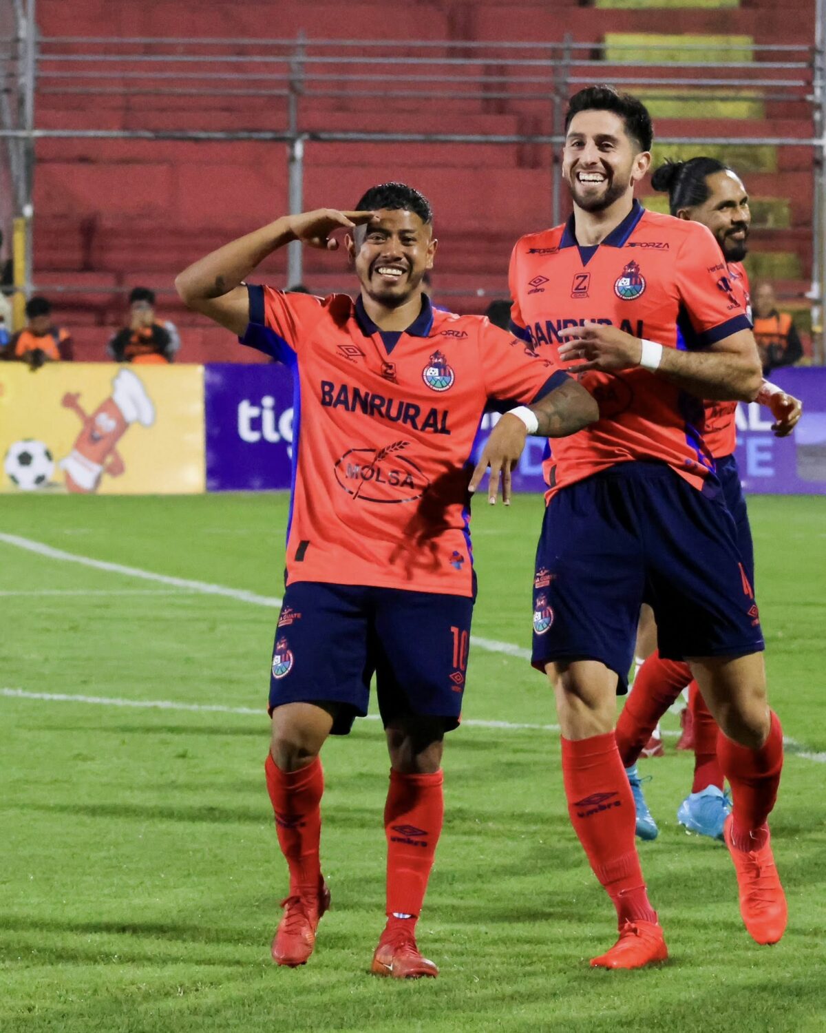 Pedro Altan ante Malacateco