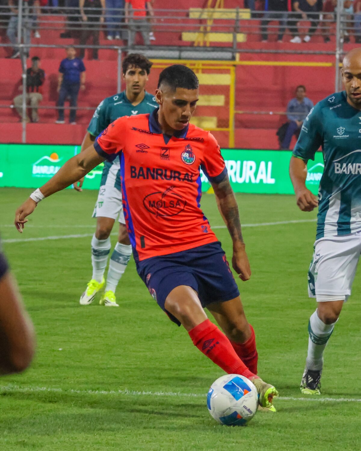 Erick López ante Antigua GFC